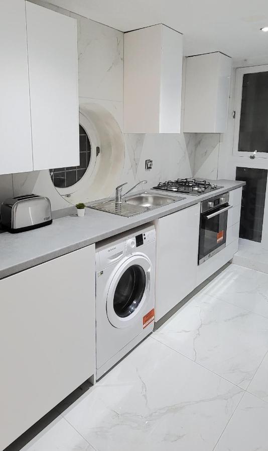 Stunning 2 Bedroom Apartment In Canary Wharf - Morland Apartments Лондон Екстер'єр фото